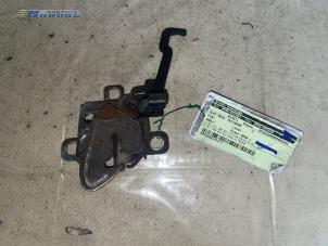 Used Bonnet lock mechanism Fiat Doblo Cargo (223) 1.3 D 16V Multijet Price € 20,00 Margin scheme offered by Autobedrijf Brooks