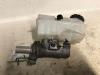 Master cylinder from a Dacia Dokker Express (8S), 2012 1.5 dCi 75, Delivery, Diesel, 1.461cc, 55kW (75pk), FWD, K9K612; K9KC6, 2012-12, 8SD14; 8SDA4; 8SDB4 2014