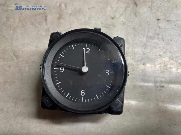 Uhr van een Volkswagen Passat Variant (3G5) 2.0 TDI 16V 150 2016