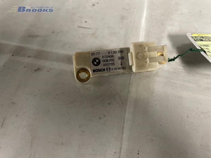 Begagnade Airbagsensor BMW Mini (R50/53) 1.6 16V One Pris € 10,00 Marginaltabell erbjuds av Autobedrijf Brooks