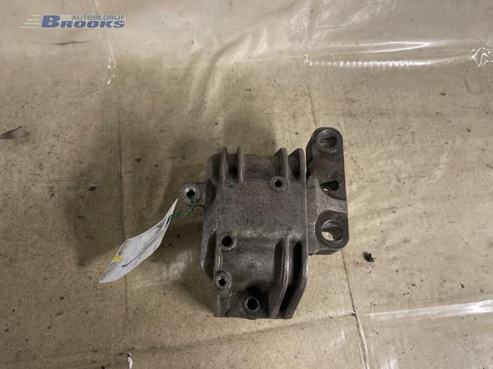 Used Engine mount Volkswagen Passat Variant (3C5) 2.0 TDI 16V 140 Price € 20,00 Margin scheme offered by Autobedrijf Brooks