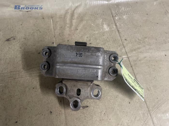 Used Engine mount Volkswagen Passat Variant (3C5) 2.0 TDI 16V 140 Price € 20,00 Margin scheme offered by Autobedrijf Brooks