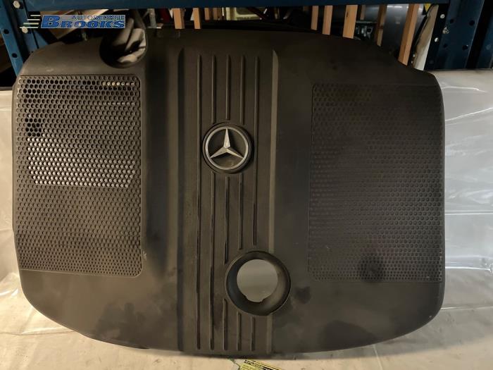 Plaque de protection moteur d'un Mercedes-Benz E Estate (S212) E-220 CDI 16V BlueEfficiency 2010