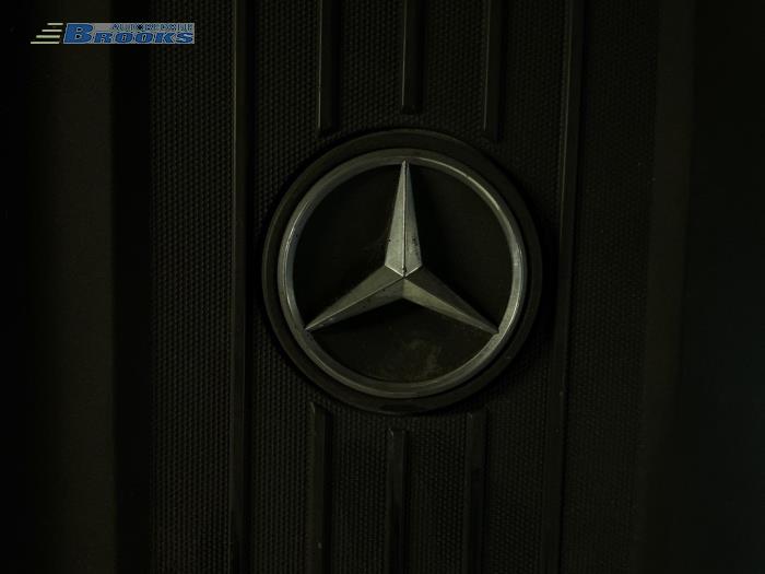 Plaque de protection moteur d'un Mercedes-Benz E Estate (S212) E-220 CDI 16V BlueEfficiency 2010