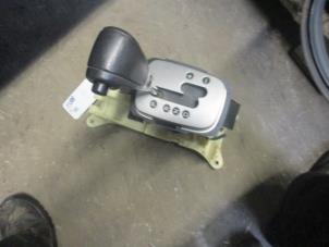 Used Automatic gear selector Kia Sportage (JE) 2.0 CRDi 16V VGT 4x2 Price on request offered by Autobedrijf Brooks