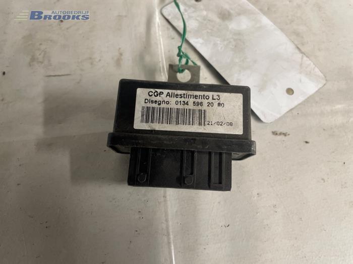 Begagnade Relä Peugeot Boxer (U9) 2.2 HDi 120 Euro 4 Pris € 10,00 Marginaltabell erbjuds av Autobedrijf Brooks