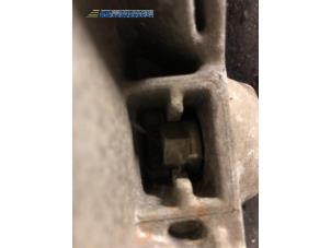 Engine mount from a Renault Clio 2003
