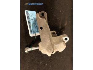 Engine mount from a Renault Clio 2003