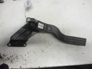 Used Accelerator pedal Ford Mondeo III Wagon 2.0 TDdi 90 16V Price on request offered by Autobedrijf Brooks