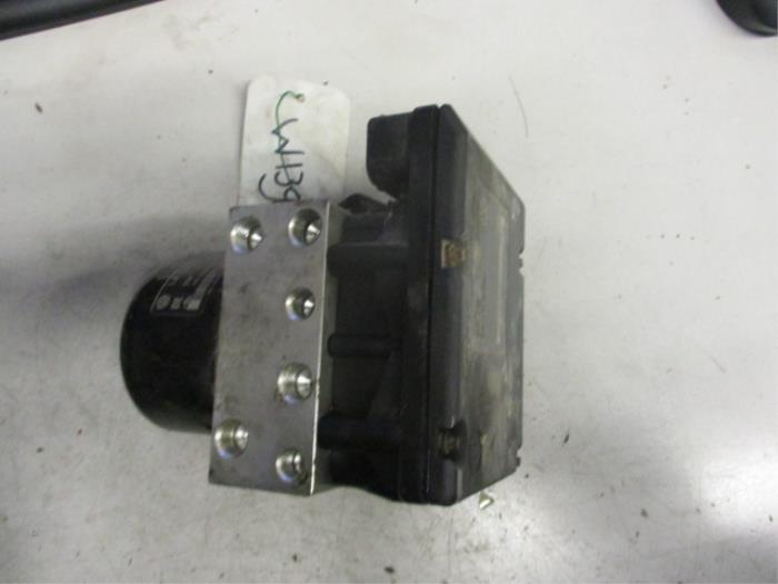 Gebrauchte ABS Pumpe Volkswagen Golf IV Variant (1J5) 1.6 Preis € 40,00 Margenregelung angeboten von Autobedrijf Brooks