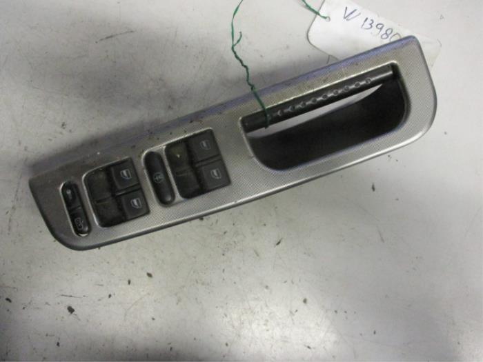 Usados Interruptor combinado de ventanillas Volkswagen Golf IV (1J1) 1.6 16V Precio € 10,00 Norma de margen ofrecido por Autobedrijf Brooks