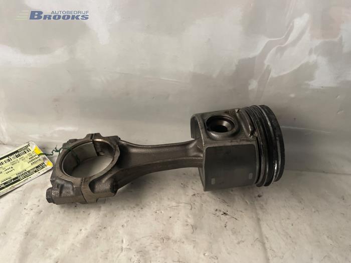 Usados Pistón Peugeot Boxer (244) 2.8 HDi 127 Precio € 45,00 Norma de margen ofrecido por Autobedrijf Brooks