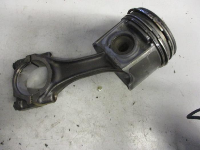 Usados Pistón Peugeot Boxer (244) 2.8 HDi 127 Precio de solicitud ofrecido por Autobedrijf Brooks