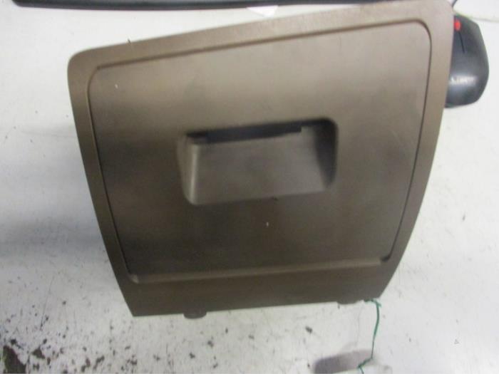 Begagnade Handskfack BMW 5 serie Touring (E61) 535d 24V Pris € 20,00 Marginaltabell erbjuds av Autobedrijf Brooks
