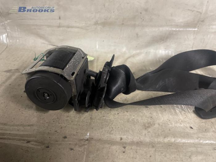 Front seatbelt, right from a BMW 5 serie Touring (E61) 535d 24V 2006