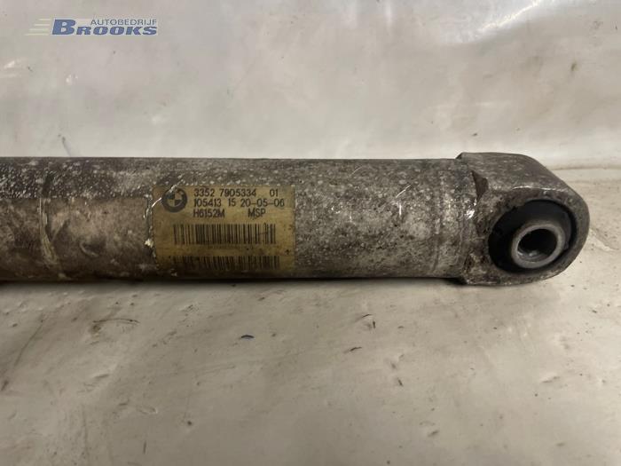 Rear shock absorber, left from a BMW 5 serie Touring (E61) 535d 24V 2006