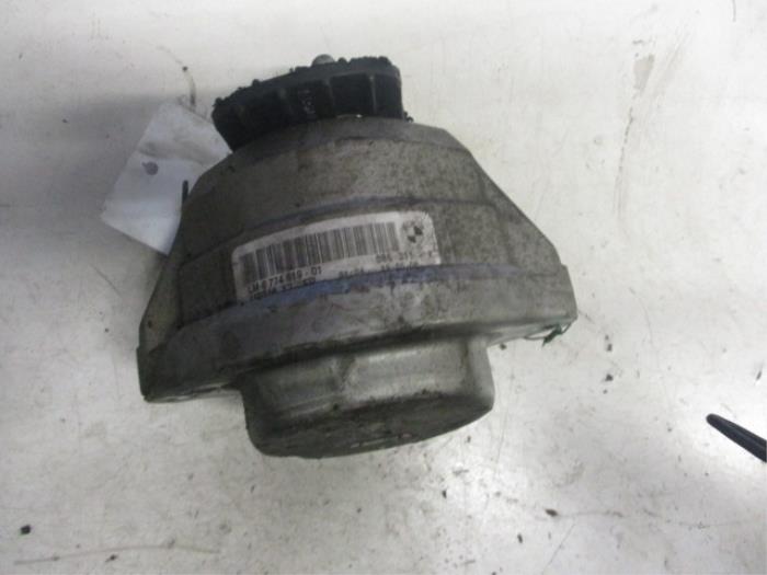 Usagé Support moteur BMW 5 serie Touring (E61) 535d 24V Prix € 35,00 Règlement à la marge proposé par Autobedrijf Brooks