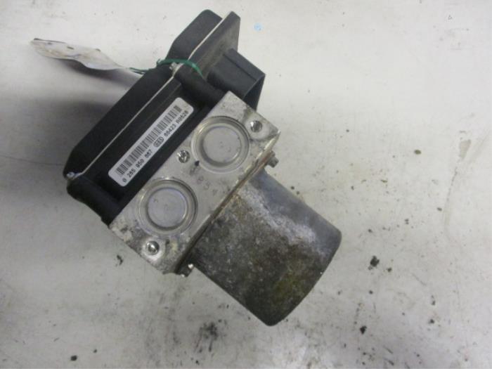 ABS pump from a BMW 5 serie Touring (E61) 535d 24V 2006
