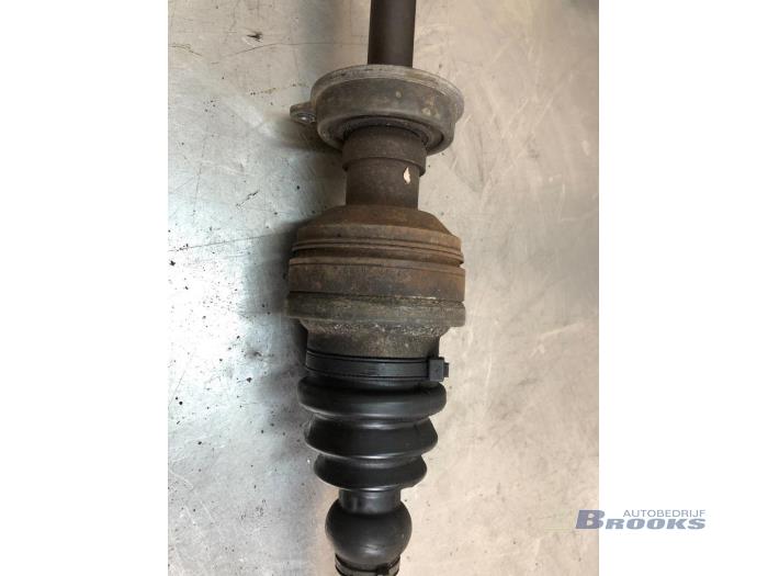 Front drive shaft, right from a Volkswagen Sharan (7M8/M9/M6) 2.8 VR6,VR6 Carat 1998