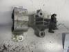 Engine mount from a Dacia Dokker Express (8S) 1.5 dCi 75 2015
