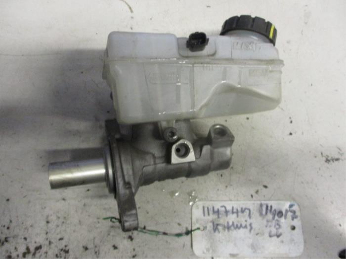 Master cylinder from a Dacia Dokker Express (8S) 1.5 dCi 75 2015
