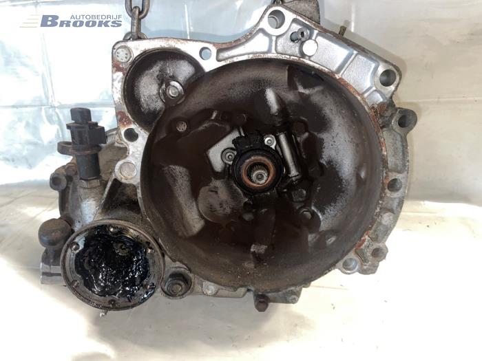 Gearbox from a Volkswagen Polo III (6N1) 1.6i 75 1995