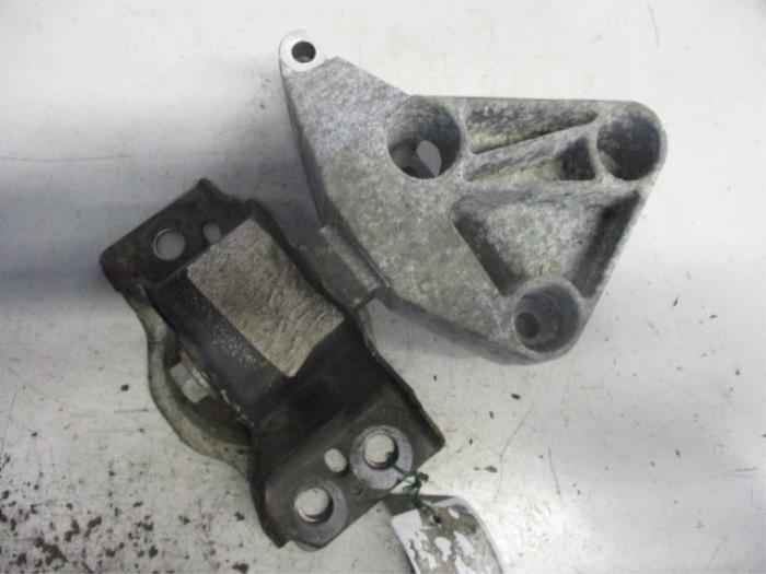 Used Engine mount Renault Kangoo Express (FW) 1.5 dCi 90 FAP Price € 50,00 Margin scheme offered by Autobedrijf Brooks