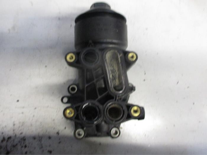 Boîtier filtre à huile d'un Volkswagen Golf VI Variant (AJ5/1KA) 1.6 TDI 16V 105 2010