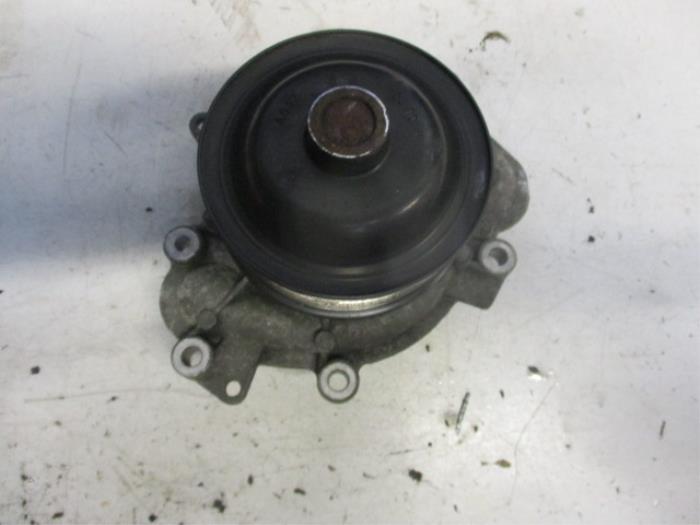 Usagé Pompe à eau Mercedes E (W211) 3.0 E-280 CDI V6 24V Prix sur demande proposé par Autobedrijf Brooks