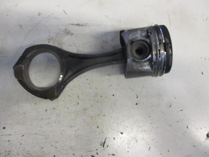 Usagé Piston Mercedes E (W211) 3.0 E-280 CDI V6 24V Prix sur demande proposé par Autobedrijf Brooks
