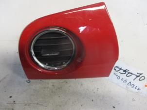 Usados Rejilla de aire de salpicadero Fiat 500 (312) 1.2 69 Precio € 15,00 Norma de margen ofrecido por Autobedrijf Brooks