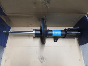 New Front shock absorber rod, left Renault Twingo Price € 29,04 Inclusive VAT offered by Autobedrijf Brooks
