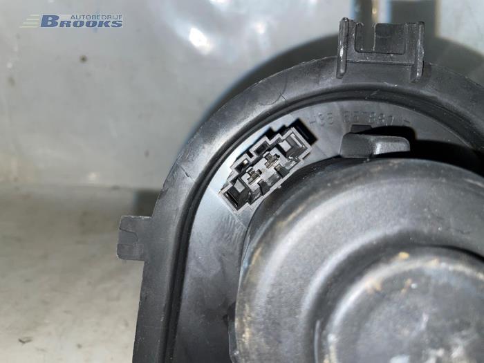 Heating and ventilation fan motor from a Volkswagen Golf IV (1J1) 1.6 16V 2002