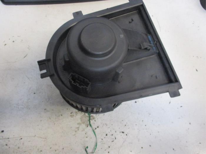 Heating and ventilation fan motor from a Volkswagen Golf IV (1J1) 1.6 16V 2002