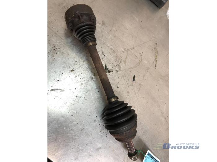 Usagé Arbre de transmission avant gauche Seat Toledo (1L2) 1.6i SE,SXE MPi Prix € 10,00 Règlement à la marge proposé par Autobedrijf Brooks