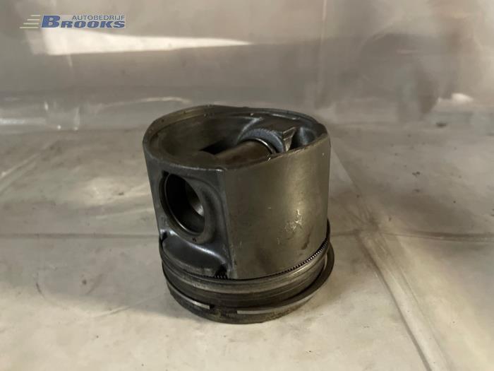 Usados Pistón Iveco New Daily III 35S11V,C11V Precio € 25,00 Norma de margen ofrecido por Autobedrijf Brooks