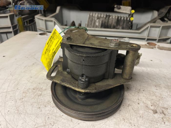 Power steering pump from a Fiat Punto I (176) TD 1.7 60 1999