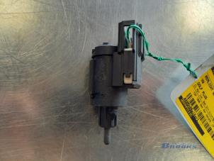 Used Brake light switch Volkswagen Golf V (1K1) 1.9 TDI Price € 5,00 Margin scheme offered by Autobedrijf Brooks