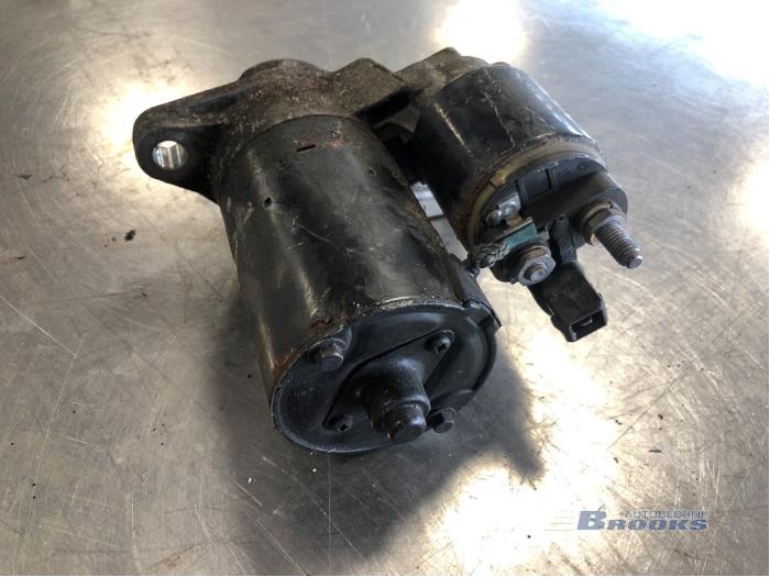 Startmotor från en Volkswagen Polo IV (9N1/2/3) 1.2 12V 2002