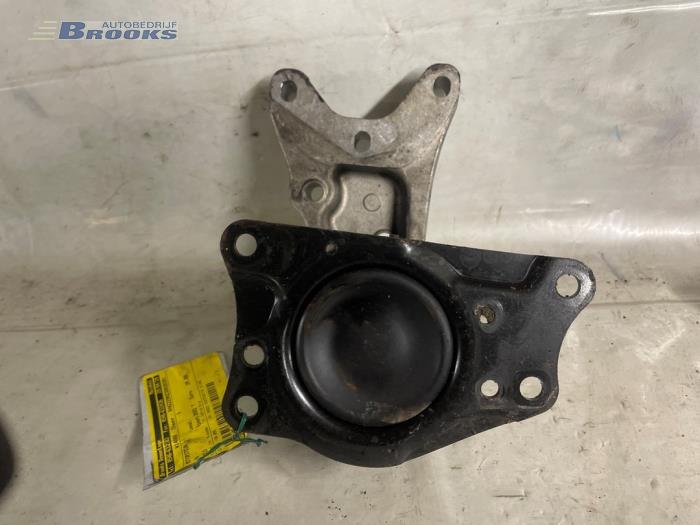 Engine mount from a Volkswagen Polo IV (9N1/2/3) 1.2 12V 2002