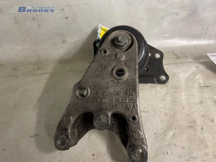 Engine mount from a Volkswagen Polo IV (9N1/2/3) 1.2 12V 2002