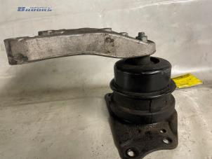 Engine mount from a Volkswagen Polo IV (9N1/2/3) 1.2 12V 2002