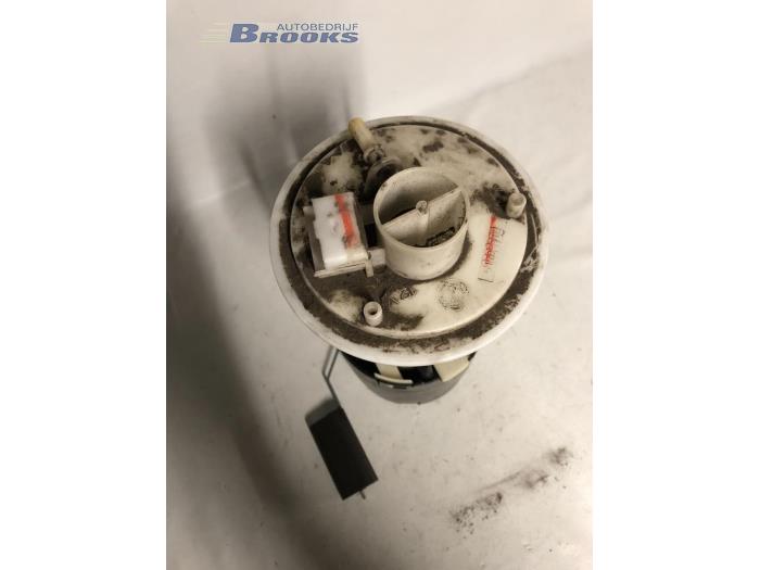 Electric fuel pump from a Fiat Punto II (188) 1.8 HGT 16V 2004