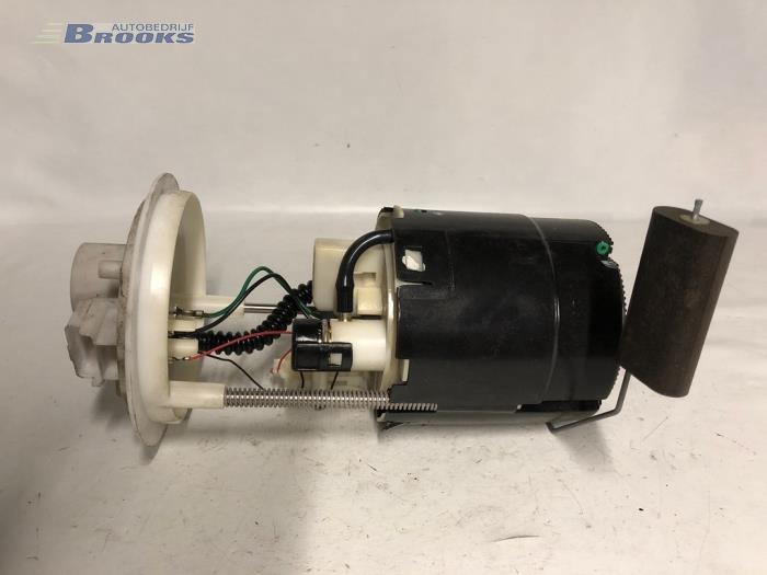 Electric fuel pump from a Fiat Punto II (188) 1.8 HGT 16V 2004