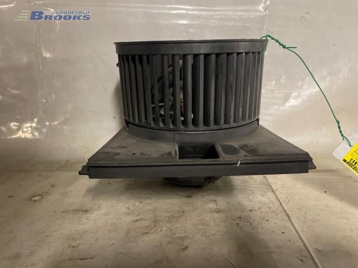 Heating and ventilation fan motor from a Volkswagen Polo 2001