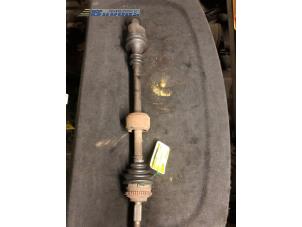 Used Front drive shaft, right Renault Clio II (BB/CB) 1.2 16V Price € 30,00 Margin scheme offered by Autobedrijf Brooks