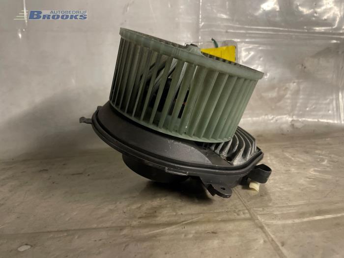 Motor de ventilador de calefactor de un Audi A4 Avant (B5) 1.8 20V 2000