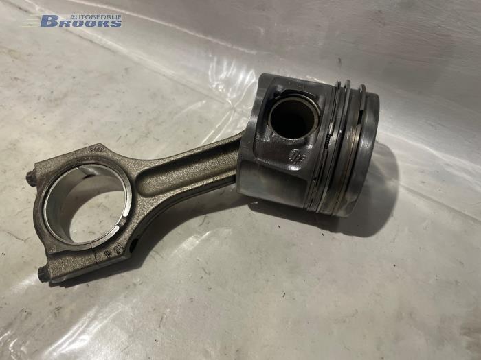 Piston from a BMW 3 serie (E90) 320d 16V Corporate Lease 2007