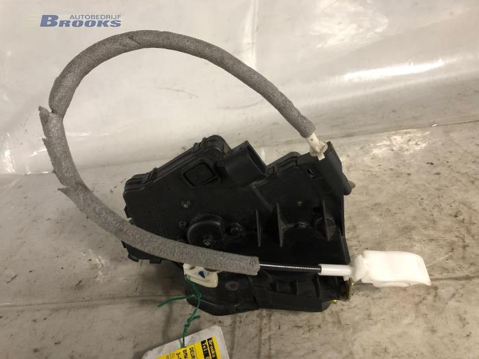 Rear door mechanism 4-door, right from a BMW 3 serie Touring (E46/3) 320i 24V 2004