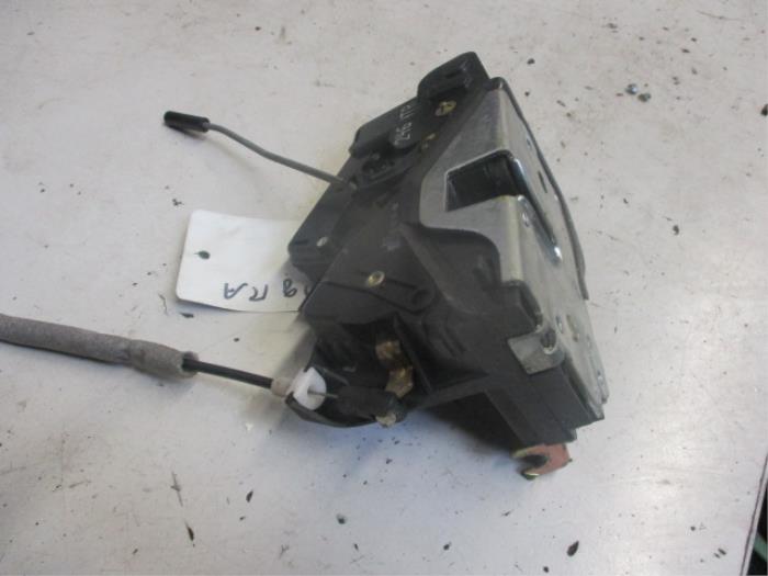 Rear door mechanism 4-door, right from a BMW 3 serie Touring (E46/3) 320i 24V 2004